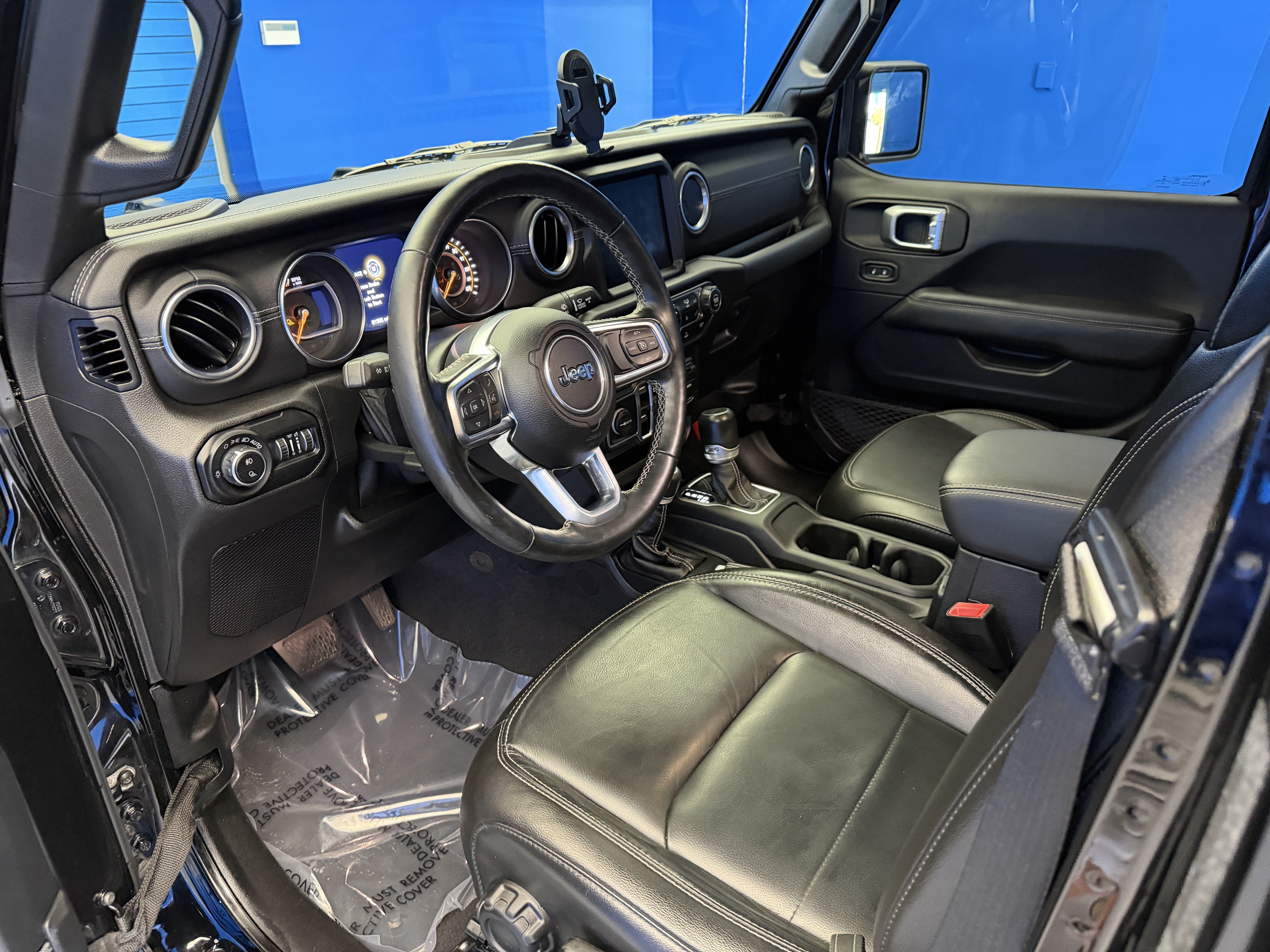 Used 2020 Jeep Gladiator Overland AWD/4WD image 12