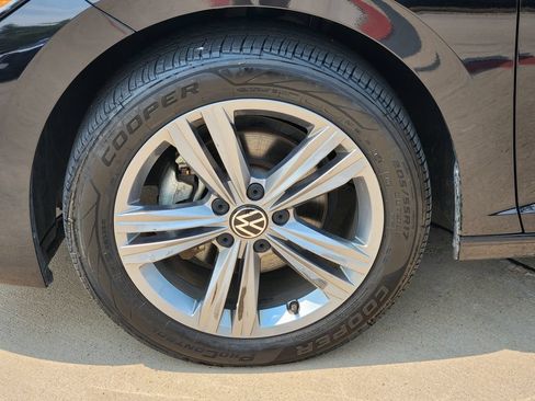 Used 2024 Volkswagen Jetta SE FWD image 16