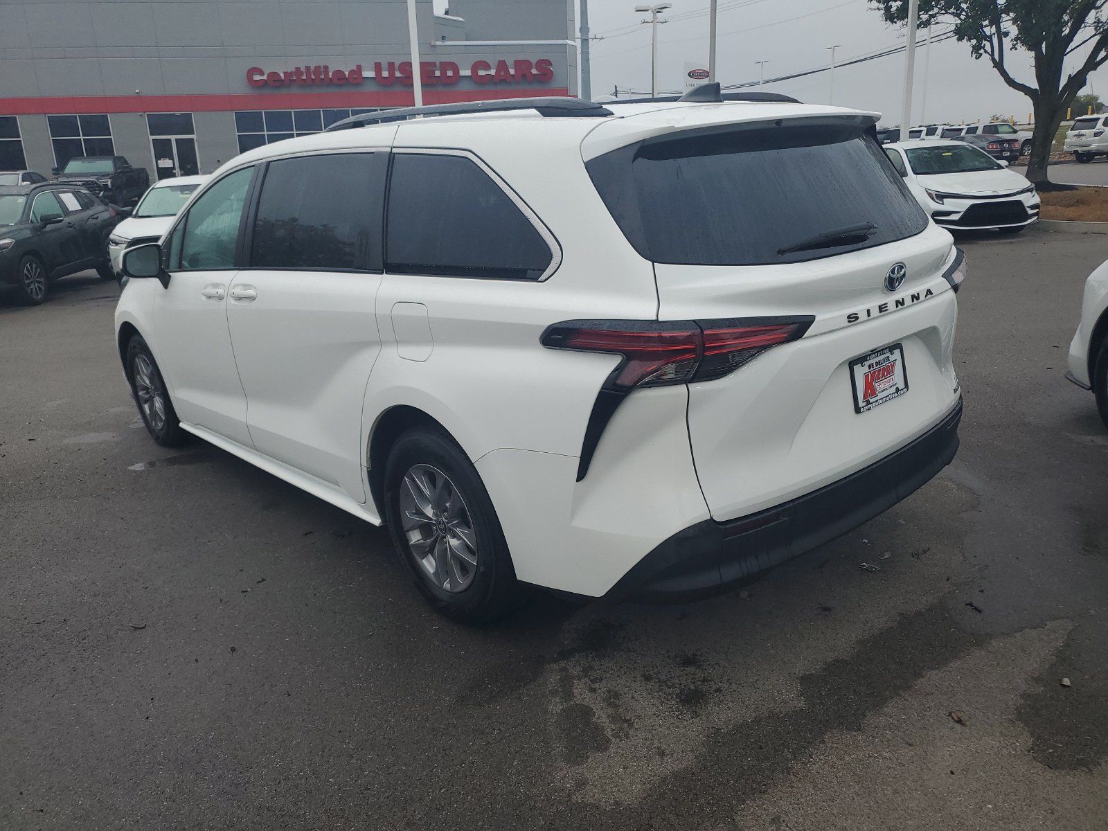 Used 2022 Toyota Sienna LE FWD image 3