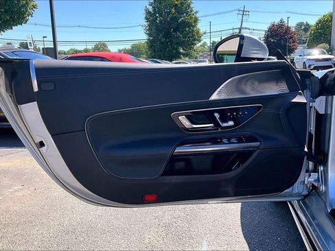 Used 2022 Mercedes-Benz SL 55 AMG 4MATIC image 18
