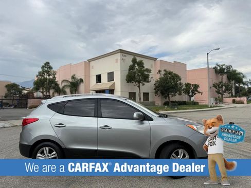 Used 2011 Hyundai Tucson GLS w/ Navigation Pkg 2 FWD image 2