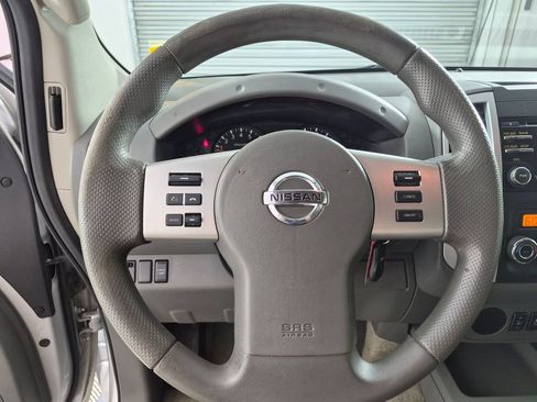 Used 2014 Nissan Frontier SV w/ SV Value Truck Package RWD image 13