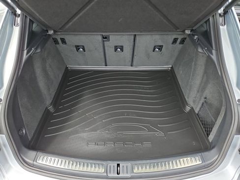 Certified 2026 Porsche Macan AWD/4WD image 24