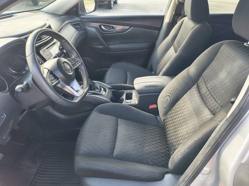 Used 2017 Nissan Rogue SV AWD/4WD image 23