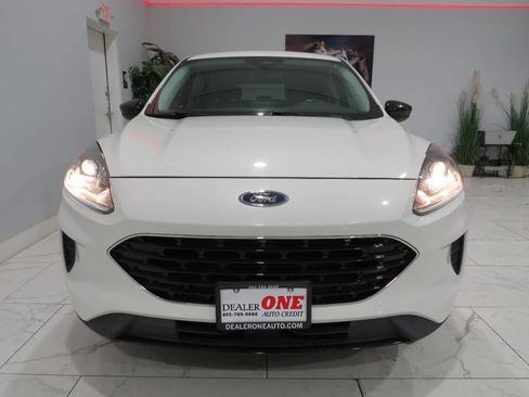 Used 2021 Ford Escape SE w/ SE Sport Appearance Package image 9