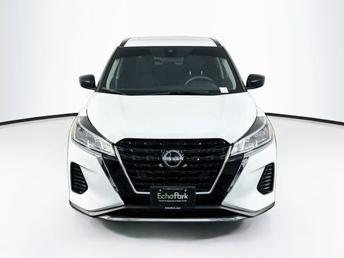 Used 2025 Nissan Kicks Play S FWD image 2