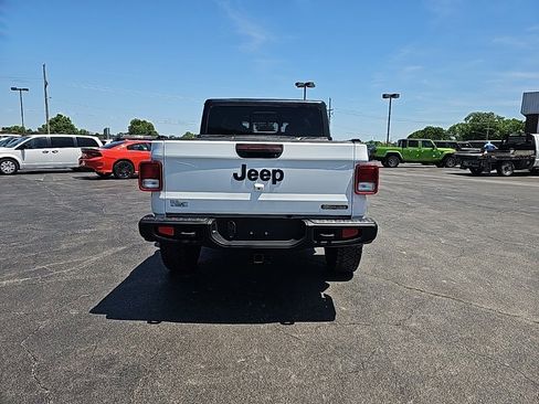 Used 2021 Jeep Gladiator Sport image 4