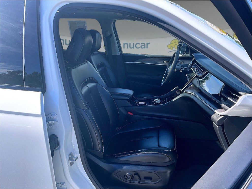 Used 2023 Jeep Grand Cherokee 4WD 4xe image 11