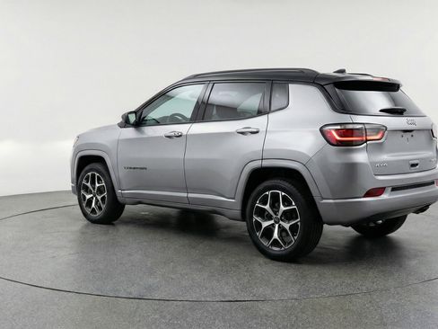 Used 2025 Jeep Compass Limited image 6