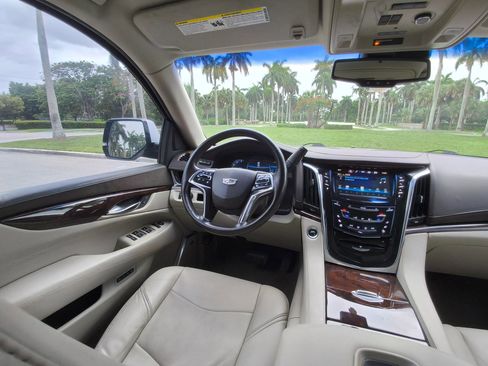 Used 2016 Cadillac Escalade Luxury RWD image 18