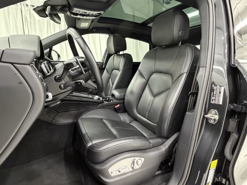 Certified 2024 Porsche Macan AWD/4WD image 31