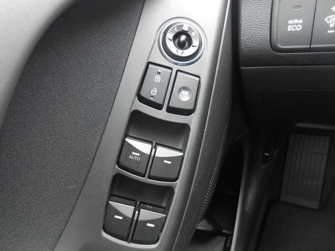 Used 2016 Hyundai Elantra Value Edition FWD image 18