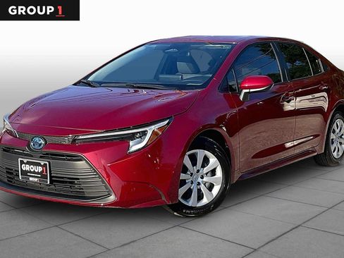 Used 2025 Toyota Corolla LE FWD image 1