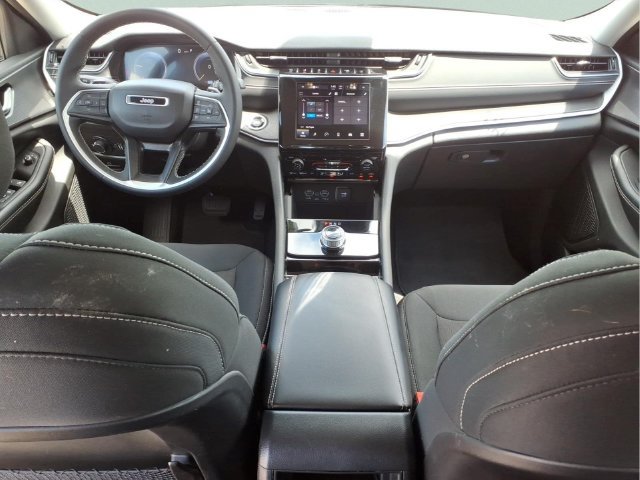 Used 2023 Jeep Grand Cherokee Laredo AWD/4WD image 21