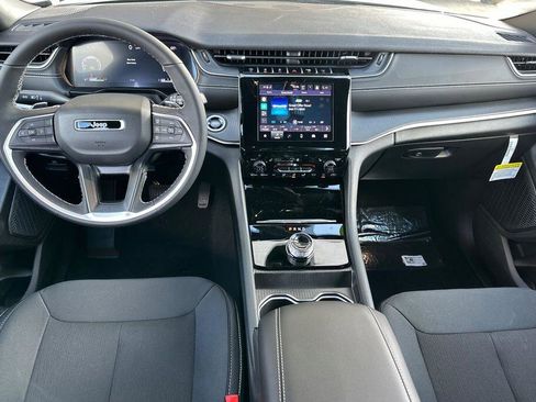 New 2025 Jeep Grand Cherokee Laredo X w/ Luxury Tech Group I image 13