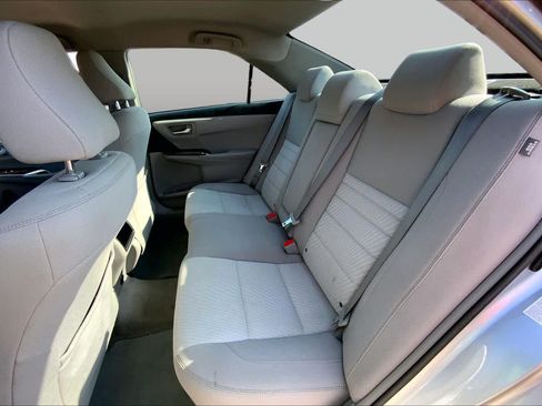 Used 2017 Toyota Camry LE FWD image 19