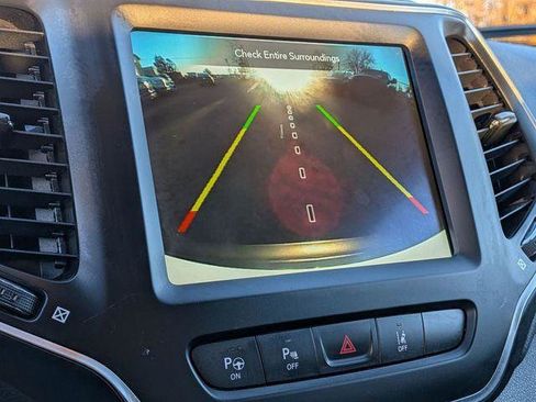 Certified 2023 Jeep Cherokee Altitude Lux image 24