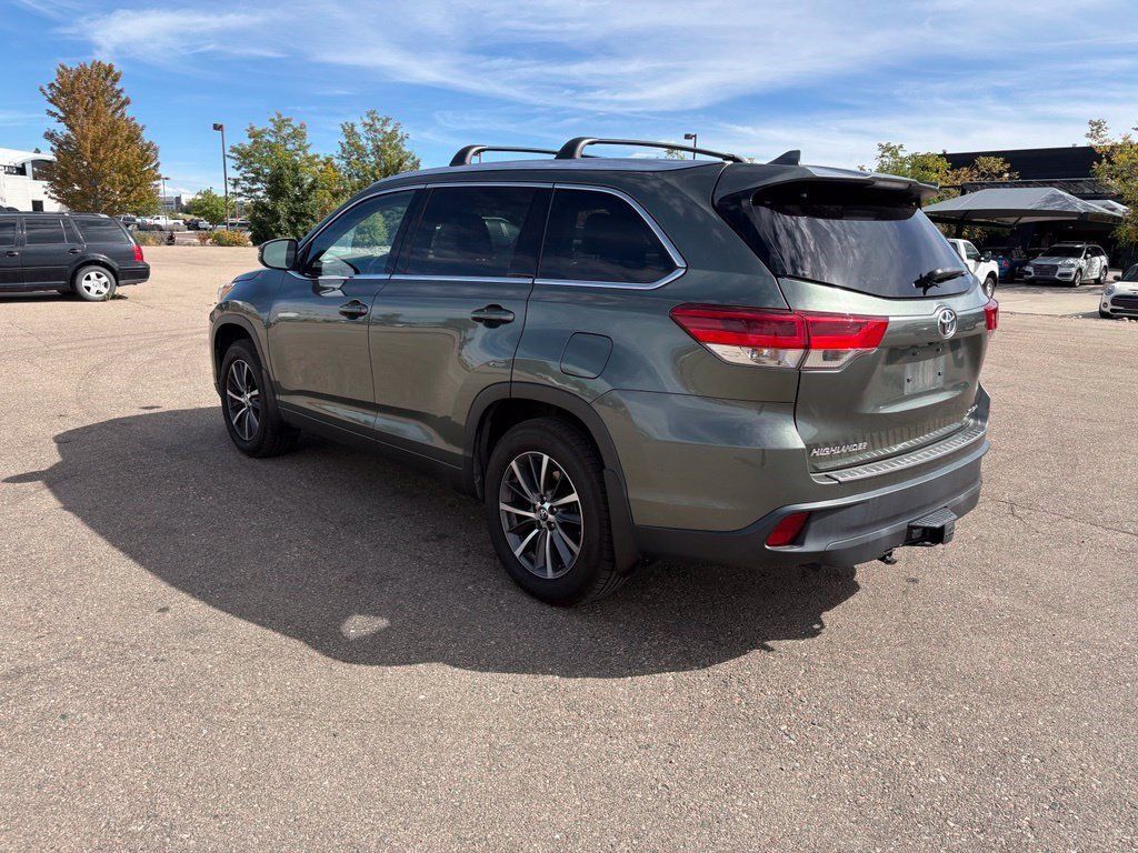 Used 2017 Toyota Highlander XLE AWD/4WD image 7