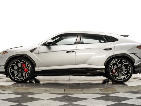 Used 2024 Lamborghini Urus Performante AWD/4WD image 6