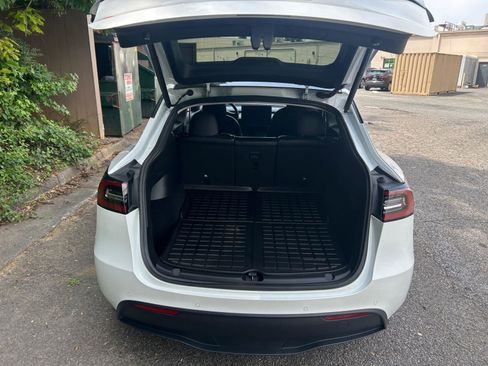 Used 2021 Tesla Model Y Performance AWD/4WD image 17