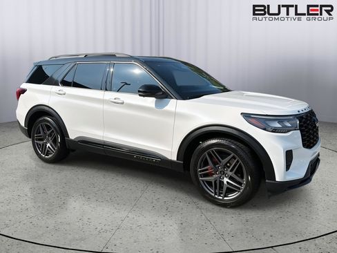 Certified 2025 Ford Explorer ST AWD/4WD image 7