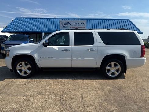 Used 2008 Chevrolet Suburban LTZ w/ LTZ Preferred Equipment Group AWD/4WD image 8