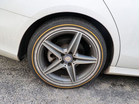 Used 2017 Mercedes-Benz E 300 E 300 Luxury image 12