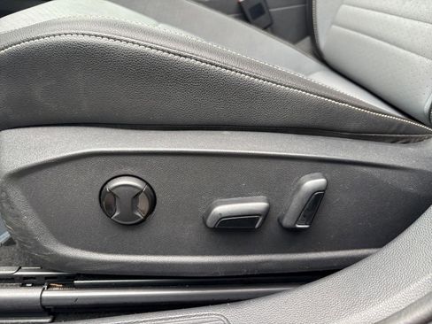 Used 2025 Volkswagen Jetta SE FWD image 22