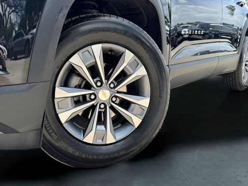 Used 2026 Chevrolet Equinox LT FWD image 3