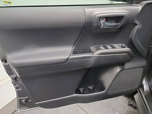 Used 2023 Toyota Tacoma TRD Off-Road image 13