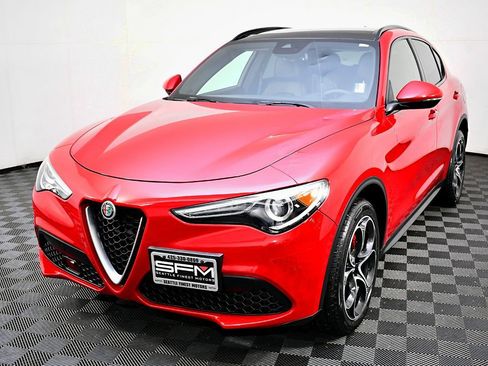 Used 2019 Alfa Romeo Stelvio Ti Sport w/ Quick Order Package 22S Sport image 2