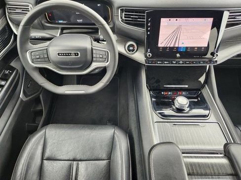 Used 2024 Jeep Wagoneer Series II w/ Flexible Seating Group image 27