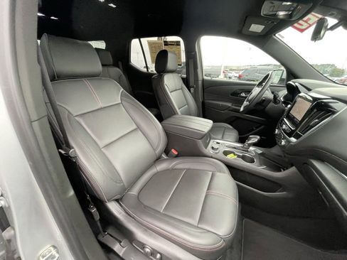 Used 2022 Chevrolet Traverse RS w/ LPO, Roadside Safety Package image 27