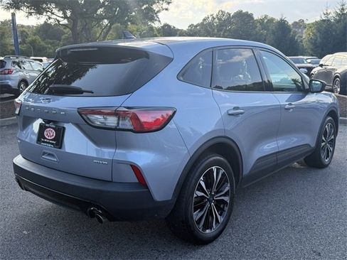 Used 2022 Ford Escape SE w/ SE Sport Appearance Package image 6