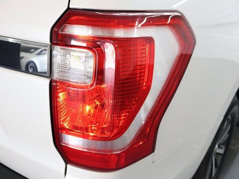 Used 2019 Ford Expedition XLT image 34