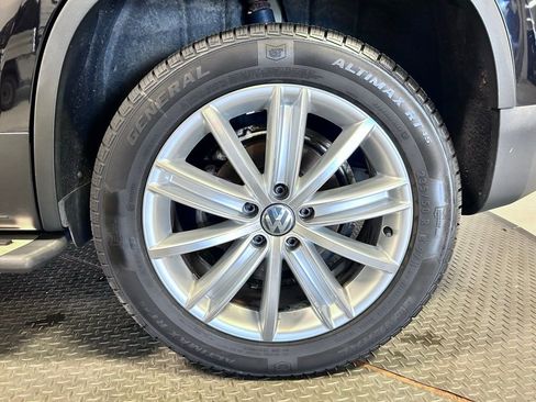 Used 2015 Volkswagen Tiguan SE image 32