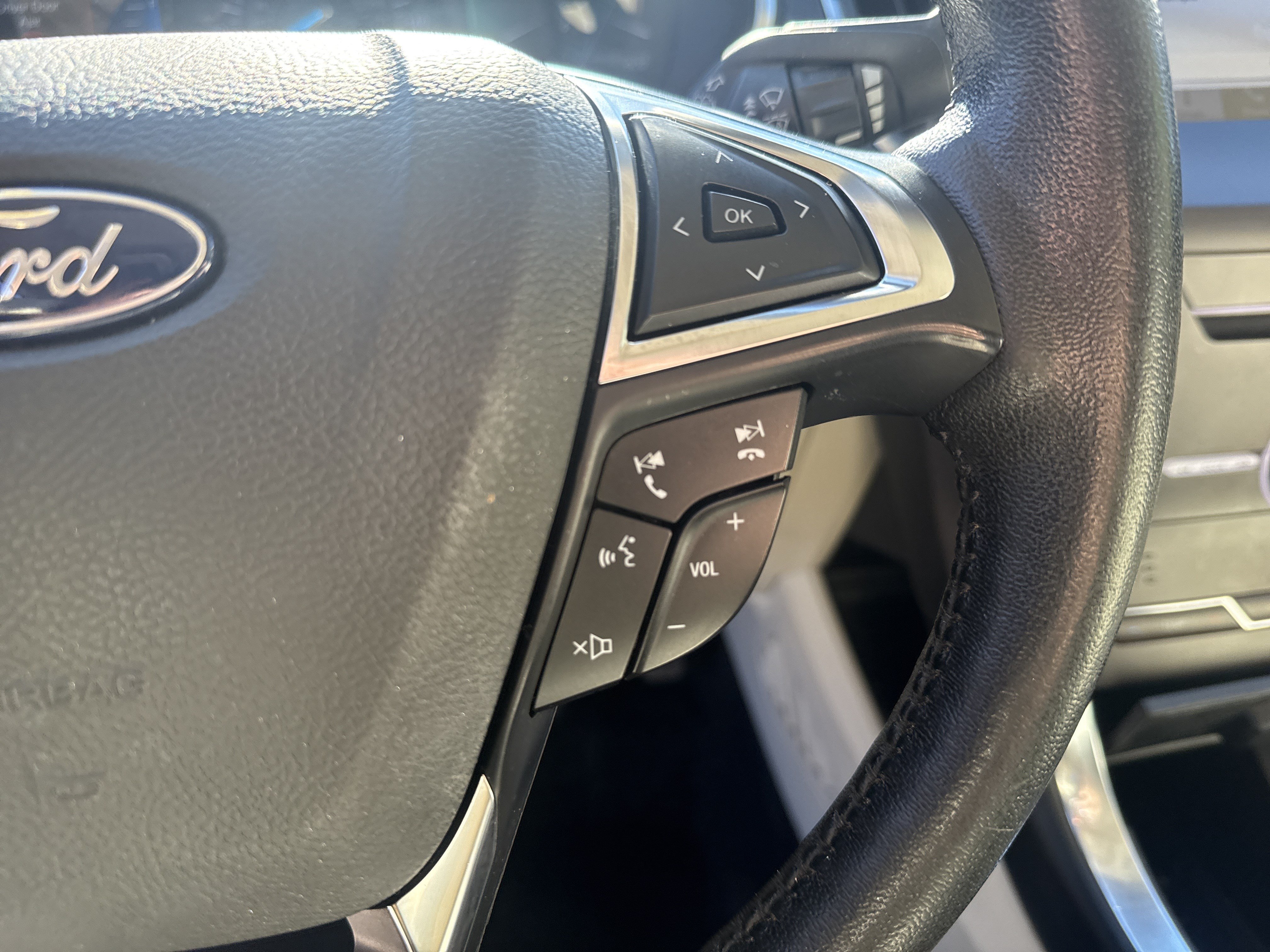 Used 2019 Ford Edge Titanium FWD image 26