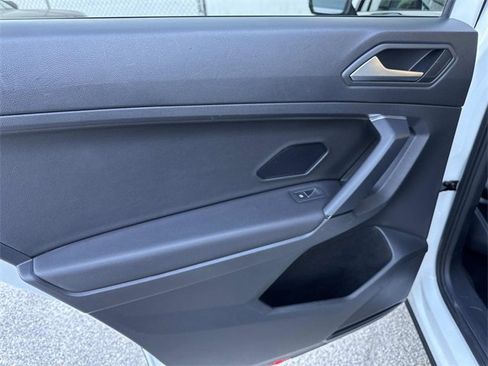 Used 2019 Volkswagen Tiguan SE image 9