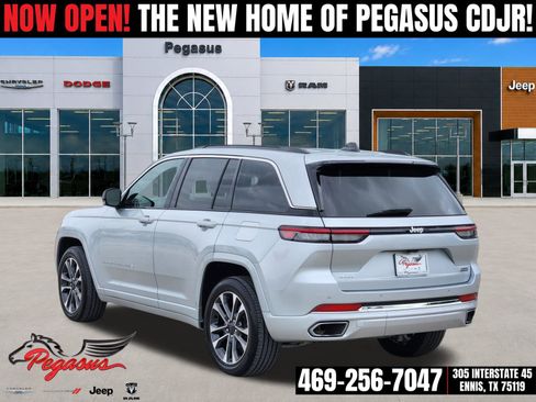 Used 2024 Jeep Grand Cherokee Overland AWD/4WD image 4