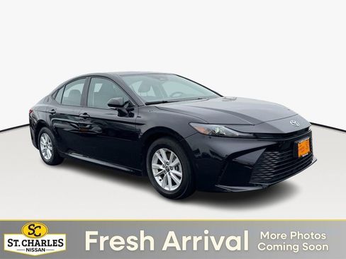 Used 2025 Toyota Camry LE image 1