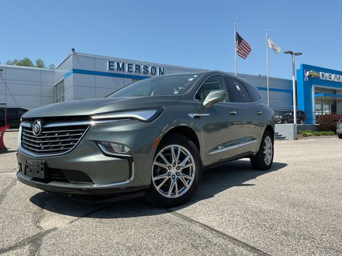 Used 2022 Buick Enclave Essence w/ Experience Buick Package image 3