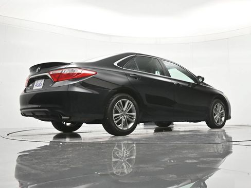 Used 2016 Toyota Camry SE FWD image 40