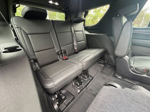 Used 2021 GMC Yukon Denali w/ Denali Premium Package image 4