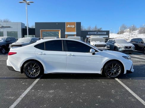 Used 2025 Toyota Camry Hybrid image 2