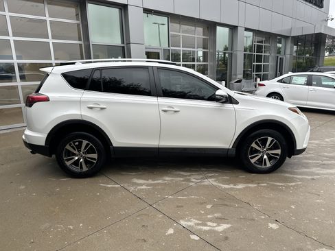 Used 2017 Toyota RAV4 XLE FWD image 10