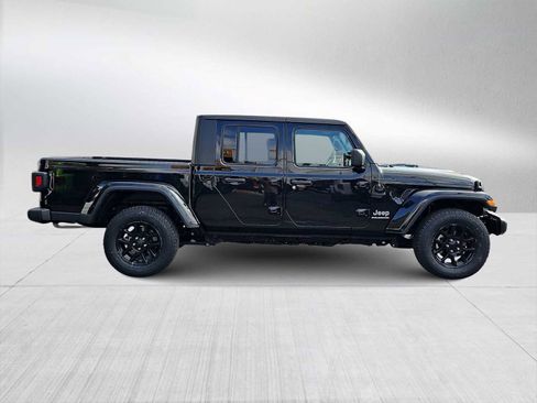 Used 2023 Jeep Gladiator Overland image 9