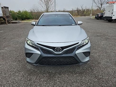 Used 2019 Toyota Camry SE image 2