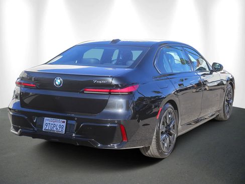 Used 2025 BMW 750e xDrive w/ Premium Package image 6