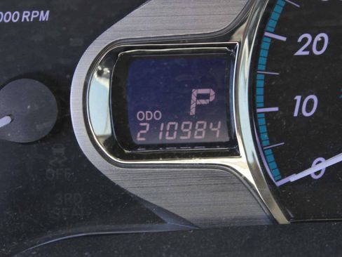 Used 2011 Toyota Sienna XLE FWD image 10