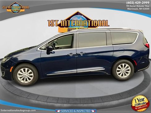 Used 2019 Chrysler Pacifica Touring-L FWD image 5